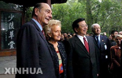 成都にある杜甫草堂を訪問されたミッテラン大統領夫妻、しばし政治のことを忘れることが出来たでしょう。　