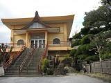 ２０１１年１２月１１日先祖の供養でご住職に会えた。　「裏をみせ 表をみせて 散るもみじ」の解釈について聞かせてもらった。