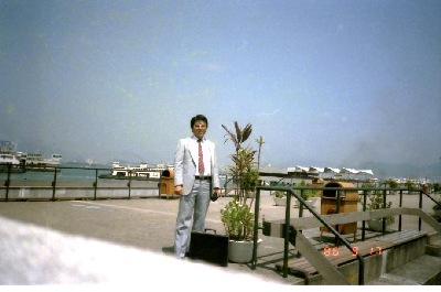 クンルンの海辺を歩いてみました。　救助用の浮輪があちこちに設置されていた。