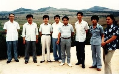 西安に瀋陽から来てくれたエンジニアが応援と勉強に来てくれ順調にシステムの引き渡しが進んだ。気晴らしに乾陵見物に行った時の写真。